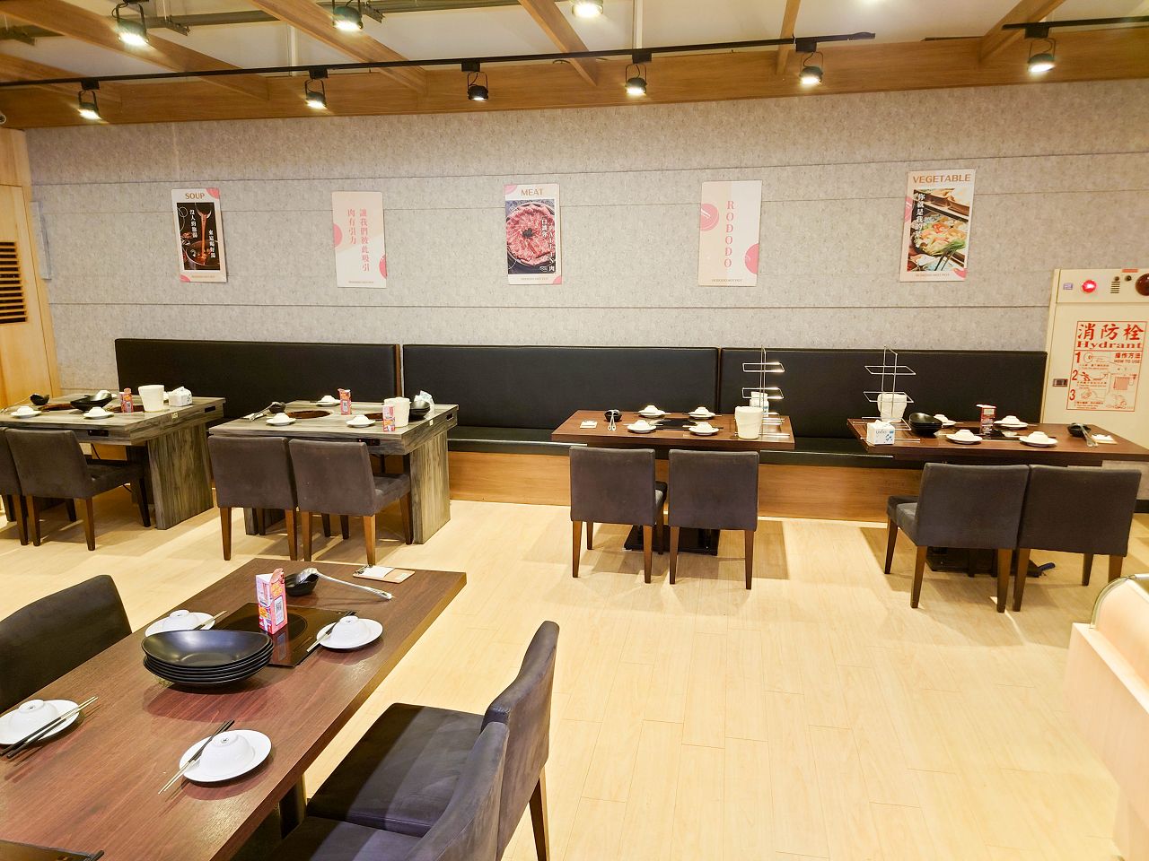 [食記][高雄市] 肉多多火鍋 高雄大順店 — 每人268元就能享有自助吧70多品吃到飽，高CP值火鍋好選擇，香氣十足的爆炒招牌石頭湯，適合涮煮酸菜魚的私房酸菜鍋。