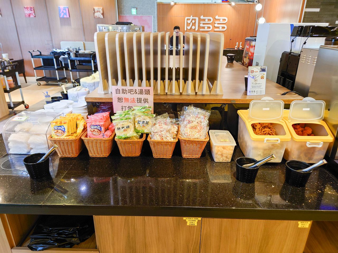 [食記][高雄市] 肉多多火鍋 高雄大順店 — 每人268元就能享有自助吧70多品吃到飽，高CP值火鍋好選擇，香氣十足的爆炒招牌石頭湯，適合涮煮酸菜魚的私房酸菜鍋。