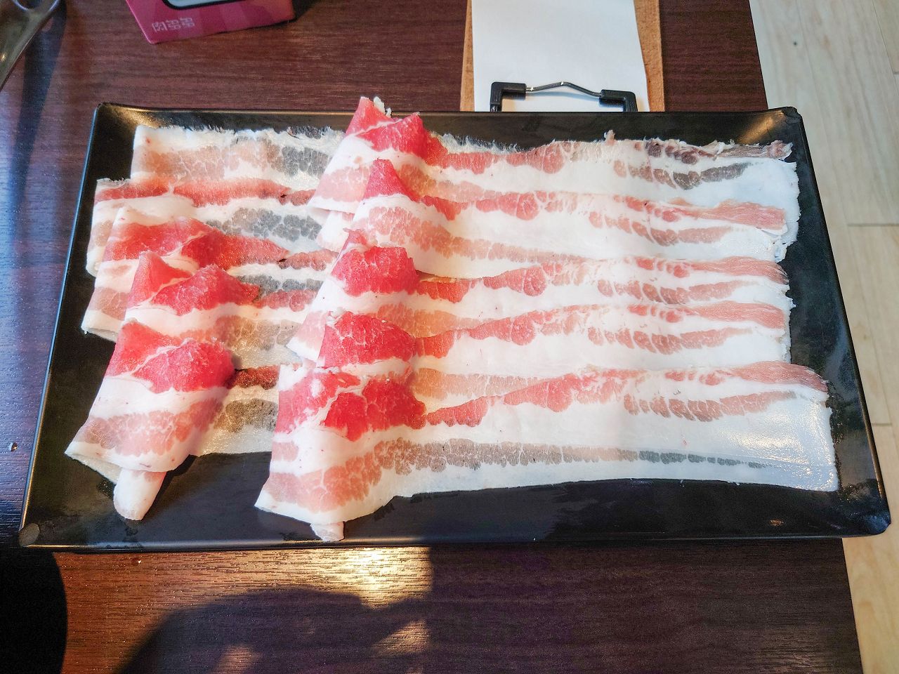 [食記][高雄市] 肉多多火鍋 高雄大順店 — 每人268元就能享有自助吧70多品吃到飽，高CP值火鍋好選擇，香氣十足的爆炒招牌石頭湯，適合涮煮酸菜魚的私房酸菜鍋。