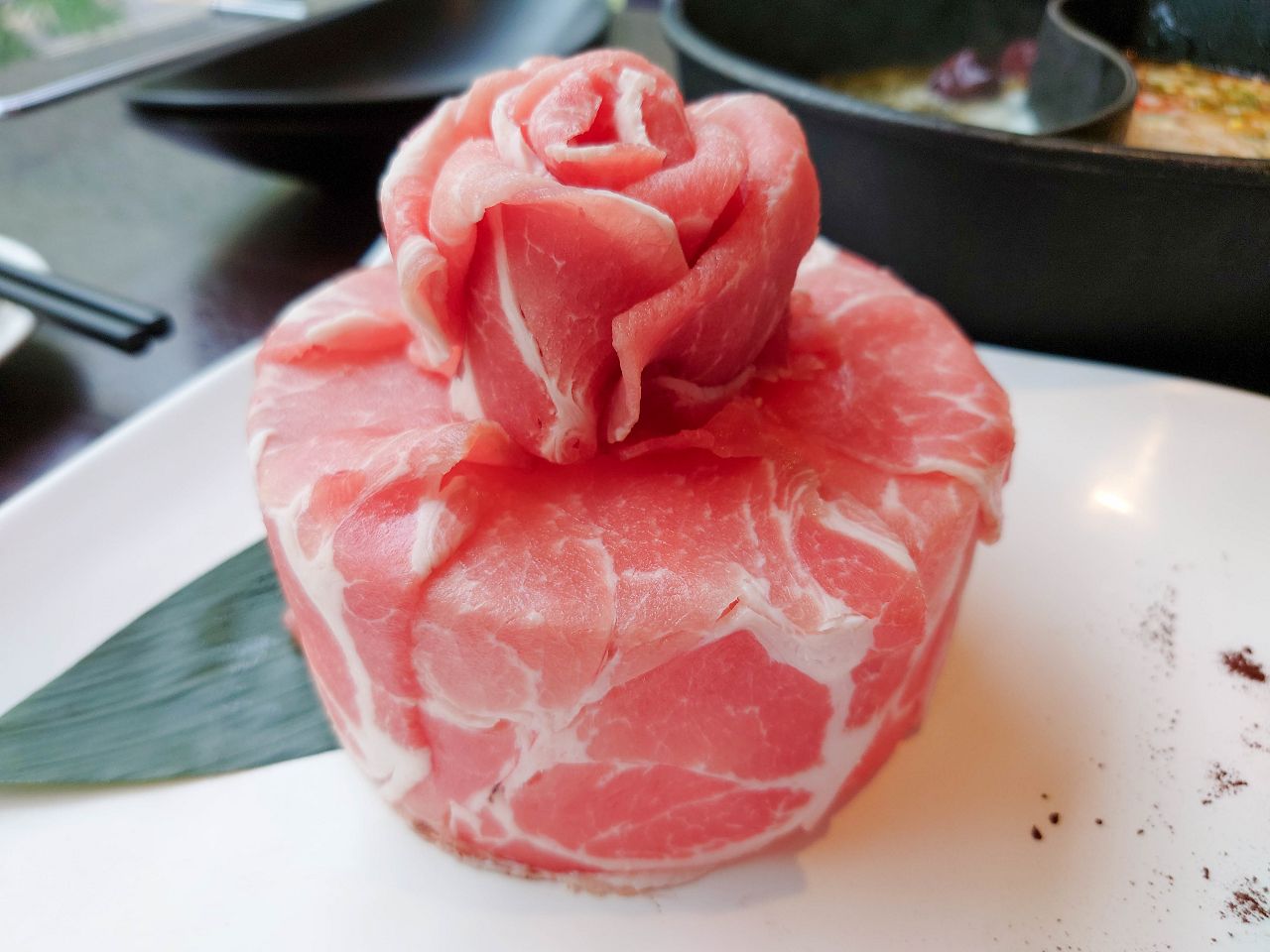 [食記][高雄市] 肉多多火鍋 高雄大順店 — 每人268元就能享有自助吧70多品吃到飽，高CP值火鍋好選擇，香氣十足的爆炒招牌石頭湯，適合涮煮酸菜魚的私房酸菜鍋。