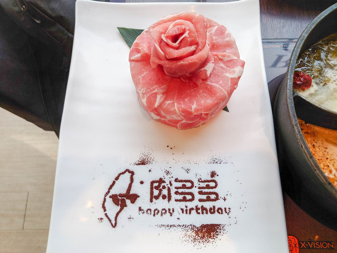 [食記][高雄市] 肉多多火鍋 高雄大順店 — 每人268元就能享有自助吧70多品吃到飽，高CP值火鍋好選擇，香氣十足的爆炒招牌石頭湯，適合涮煮酸菜魚的私房酸菜鍋。