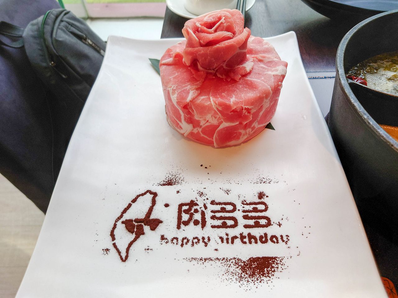 [食記][高雄市] 肉多多火鍋 高雄大順店 — 每人268元就能享有自助吧70多品吃到飽，高CP值火鍋好選擇，香氣十足的爆炒招牌石頭湯，適合涮煮酸菜魚的私房酸菜鍋。