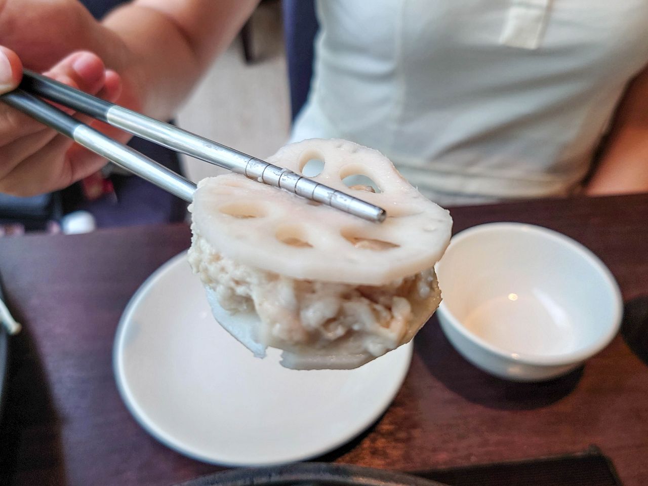 [食記][高雄市] 肉多多火鍋 高雄大順店 — 每人268元就能享有自助吧70多品吃到飽，高CP值火鍋好選擇，香氣十足的爆炒招牌石頭湯，適合涮煮酸菜魚的私房酸菜鍋。
