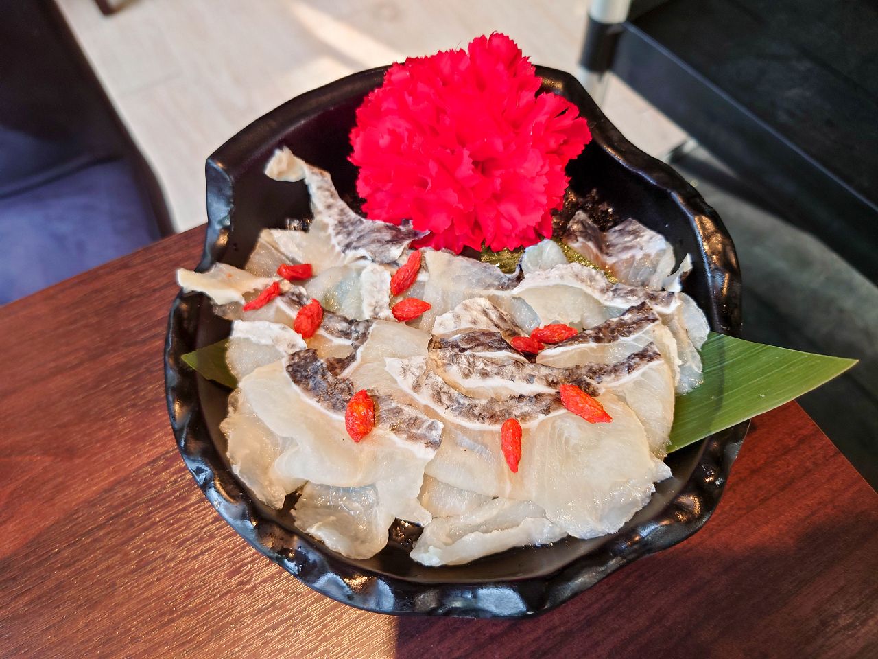 [食記][高雄市] 肉多多火鍋 高雄大順店 — 每人268元就能享有自助吧70多品吃到飽，高CP值火鍋好選擇，香氣十足的爆炒招牌石頭湯，適合涮煮酸菜魚的私房酸菜鍋。