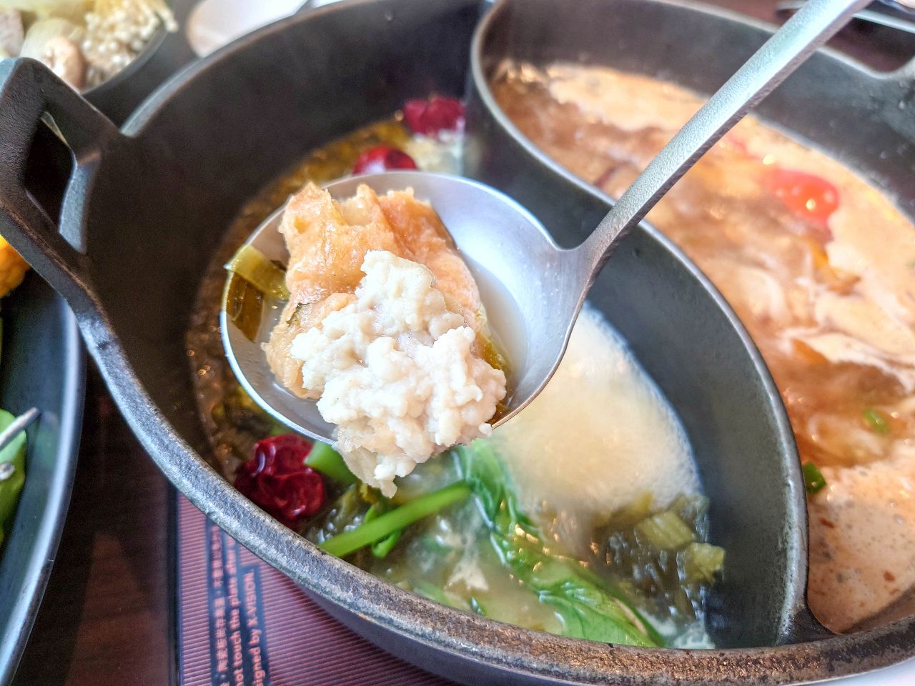 [食記][高雄市] 肉多多火鍋 高雄大順店 — 每人268元就能享有自助吧70多品吃到飽，高CP值火鍋好選擇，香氣十足的爆炒招牌石頭湯，適合涮煮酸菜魚的私房酸菜鍋。