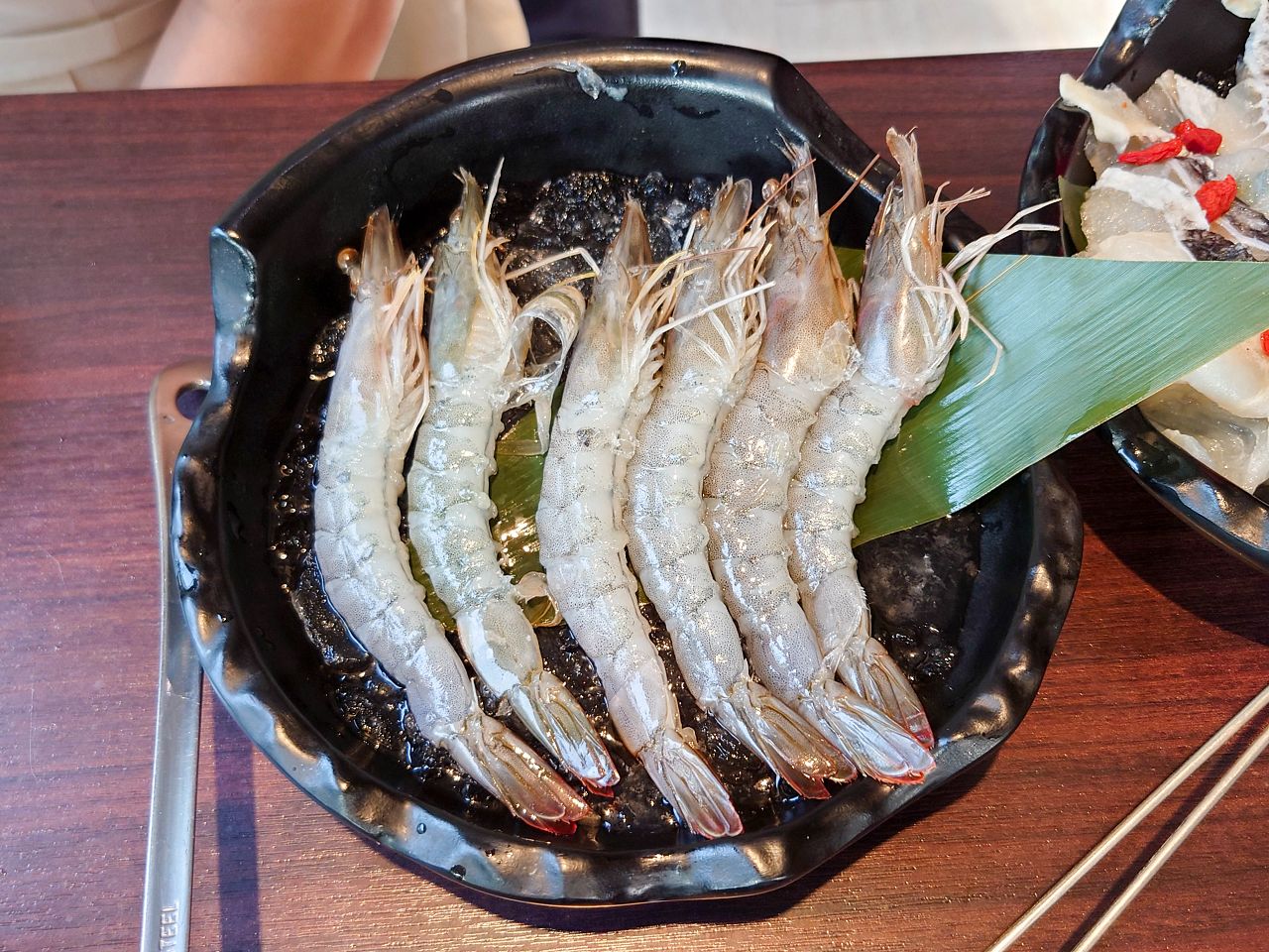 [食記][高雄市] 肉多多火鍋 高雄大順店 — 每人268元就能享有自助吧70多品吃到飽，高CP值火鍋好選擇，香氣十足的爆炒招牌石頭湯，適合涮煮酸菜魚的私房酸菜鍋。