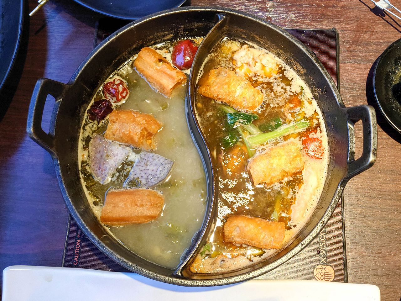 [食記][高雄市] 肉多多火鍋 高雄大順店 — 每人268元就能享有自助吧70多品吃到飽，高CP值火鍋好選擇，香氣十足的爆炒招牌石頭湯，適合涮煮酸菜魚的私房酸菜鍋。