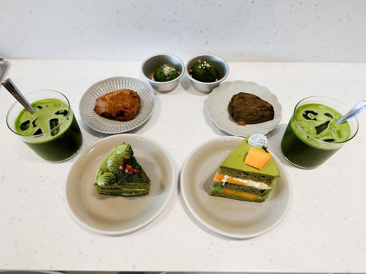 [食記][高雄市] 兔思糖法式甜點 3部曲 — 高雄抹茶控必訪神店搬新址，空間更寬敞環境質感佳，濃抹又美味的抹茶甜點和飲品。