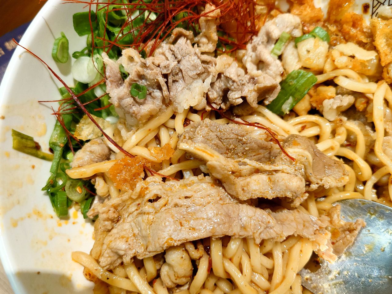 [食記][高雄市] 和林拾麵 — 主打配料豐富創意口味乾拌麵的文青風格麵館