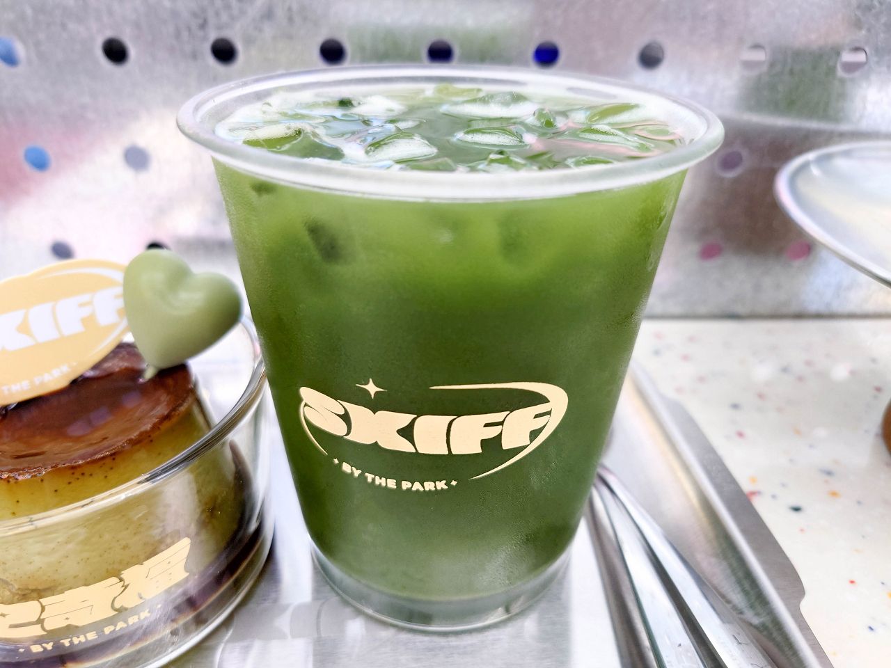[食記][台北市] 史奇福 Skiff by the Park — 手搖飲品店起家同時賣起抹茶甜點，抹茶甜點和飲品的抹茶味都很濃厚，重度抹茶控必訪。