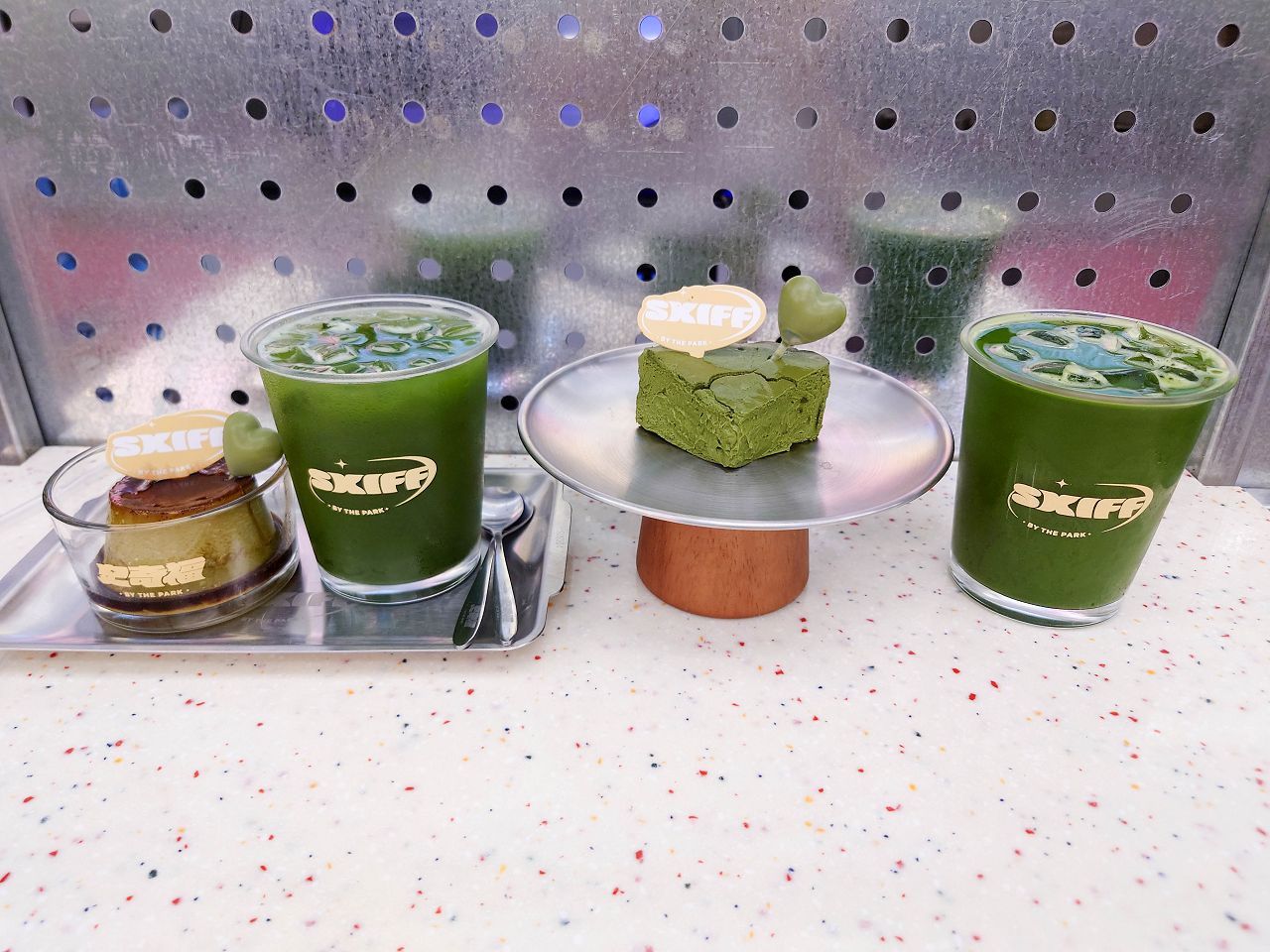 [食記][台北市] 史奇福 Skiff by the Park — 手搖飲品店起家同時賣起抹茶甜點，抹茶甜點和飲品的抹茶味都很濃厚，重度抹茶控必訪。