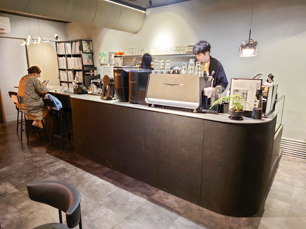 [食記][台北市] 山海 What’s Life Coffee Roasters — 捷運圓山站旁巷弄裡低調沉穩風格甜點咖啡廳，精緻高質感擺盤美的手作甜點。