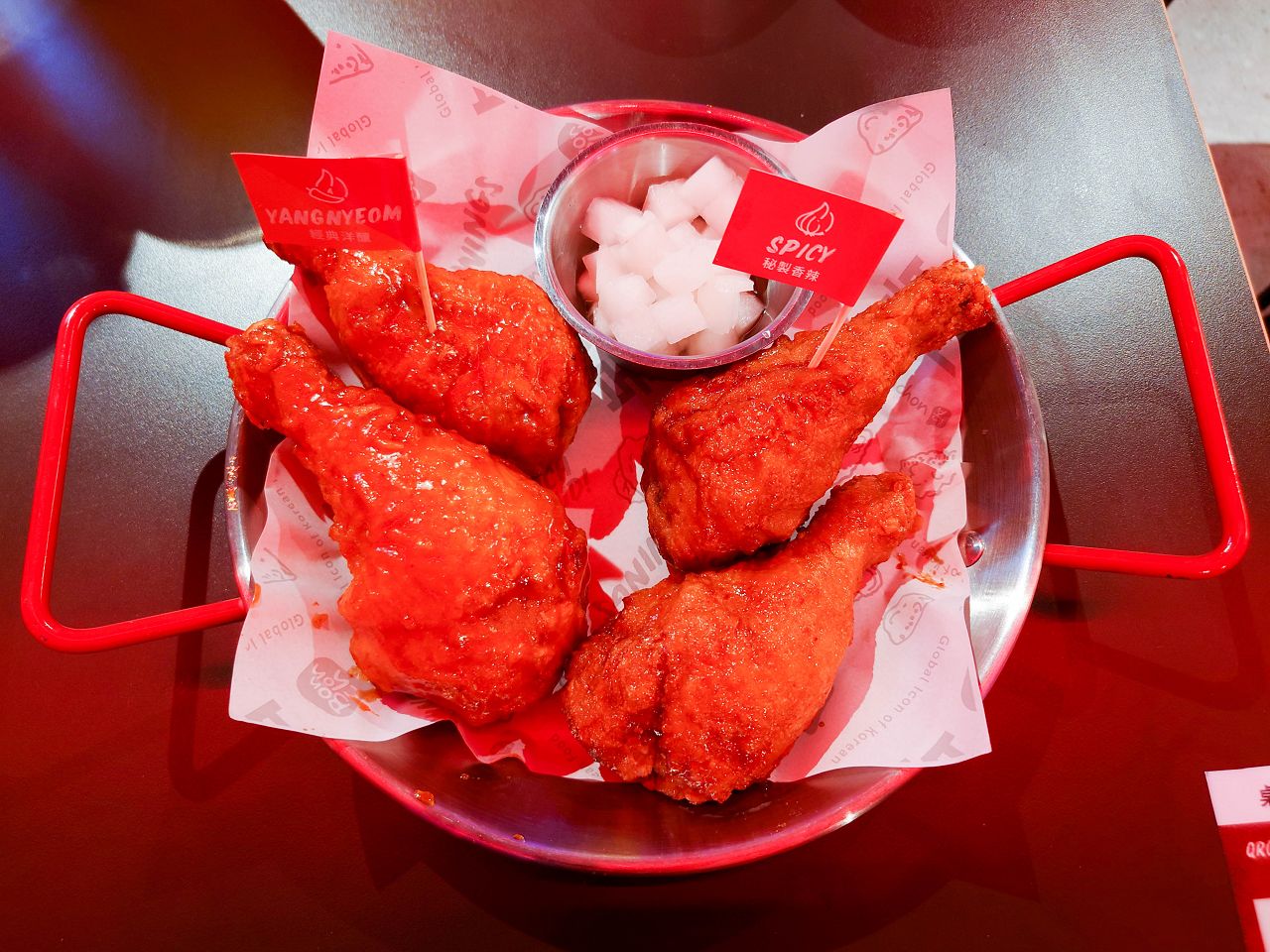 [食記][台北市] Bonchon Chicken 本村韓式炸雞 北車店 — 來自韓國釜山風靡全球的韓式炸雞品牌登台進駐台北車站，被紐約時報評為「紐約最美味炸雞」。