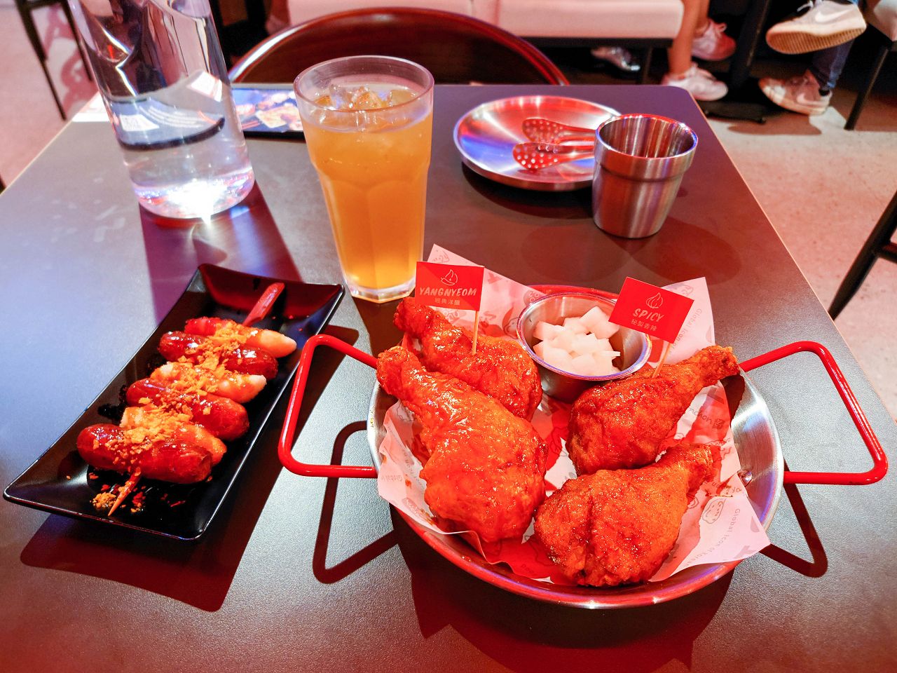 [食記][台北市] Bonchon Chicken 本村韓式炸雞 北車店 — 來自韓國釜山風靡全球的韓式炸雞品牌登台進駐台北車站，被紐約時報評為「紐約最美味炸雞」。