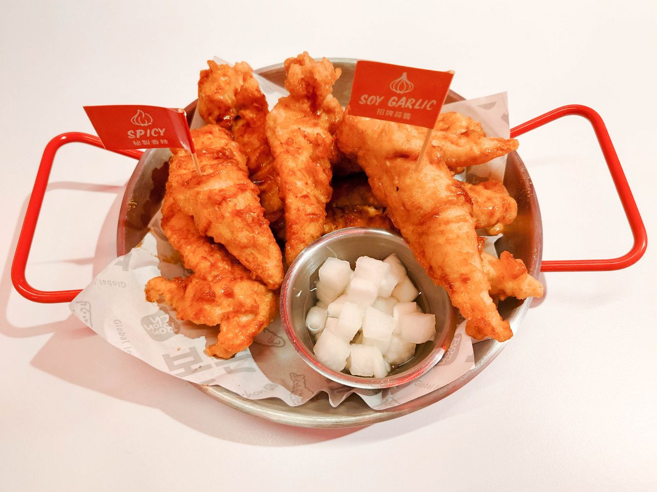 [食記][台北市] Bonchon Chicken 本村韓式炸雞 北車店 — 來自韓國釜山風靡全球的韓式炸雞品牌登台進駐台北車站，被紐約時報評為「紐約最美味炸雞」。