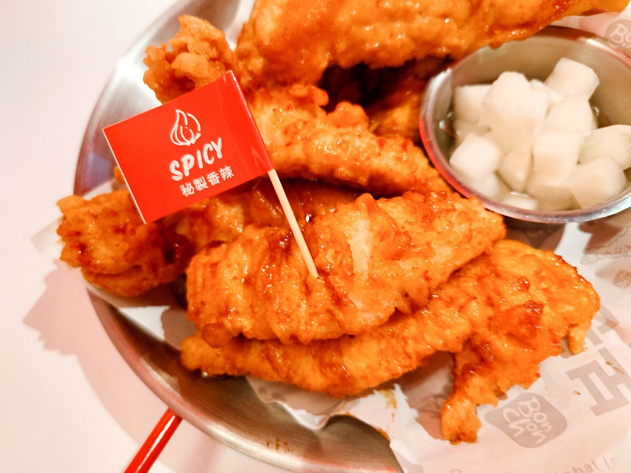 [食記][台北市] Bonchon Chicken 本村韓式炸雞 北車店 — 來自韓國釜山風靡全球的韓式炸雞品牌登台進駐台北車站，被紐約時報評為「紐約最美味炸雞」。