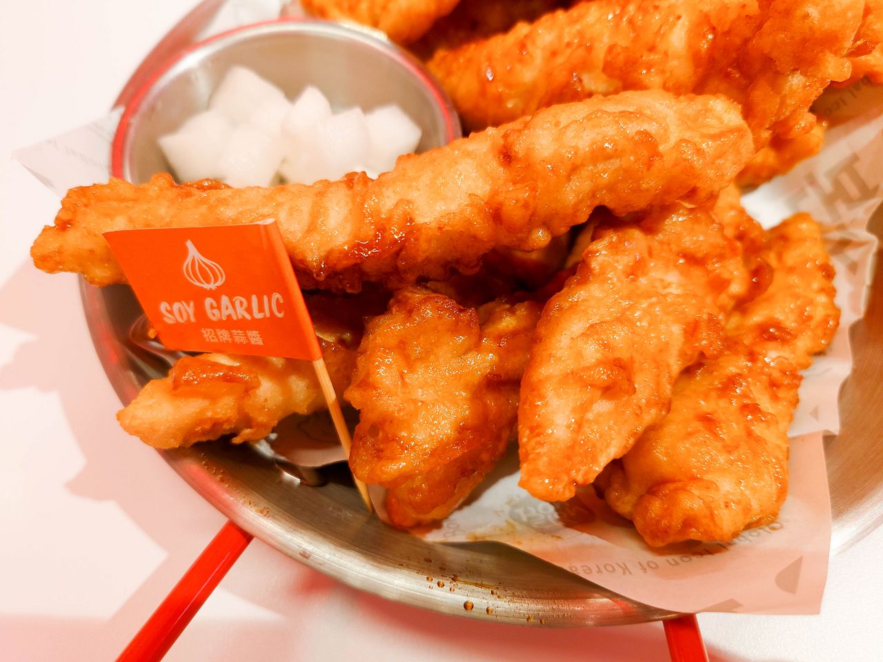 [食記][台北市] Bonchon Chicken 本村韓式炸雞 北車店 — 來自韓國釜山風靡全球的韓式炸雞品牌登台進駐台北車站，被紐約時報評為「紐約最美味炸雞」。