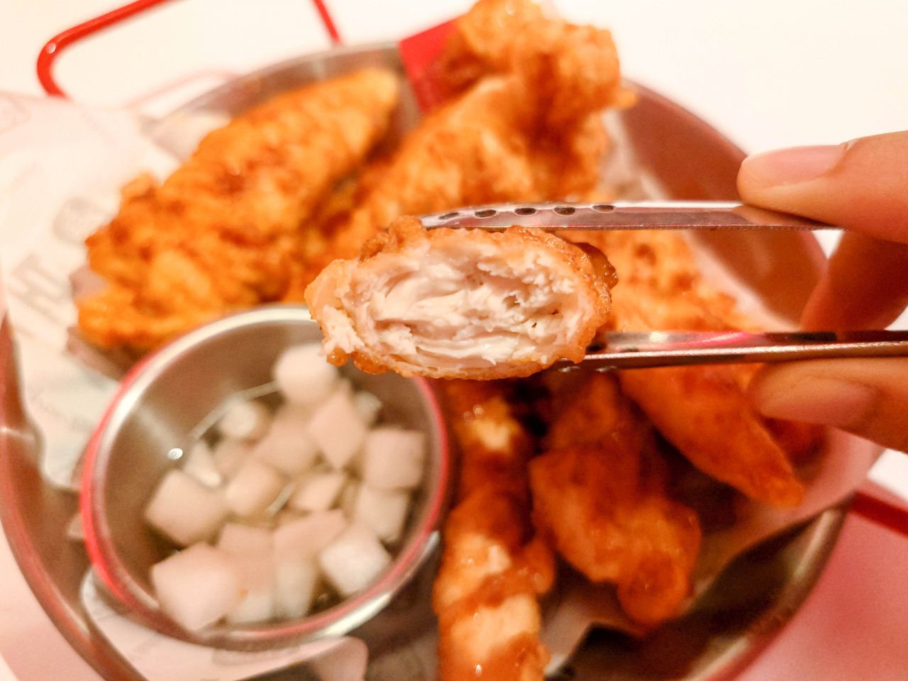 [食記][台北市] Bonchon Chicken 本村韓式炸雞 北車店 — 來自韓國釜山風靡全球的韓式炸雞品牌登台進駐台北車站，被紐約時報評為「紐約最美味炸雞」。
