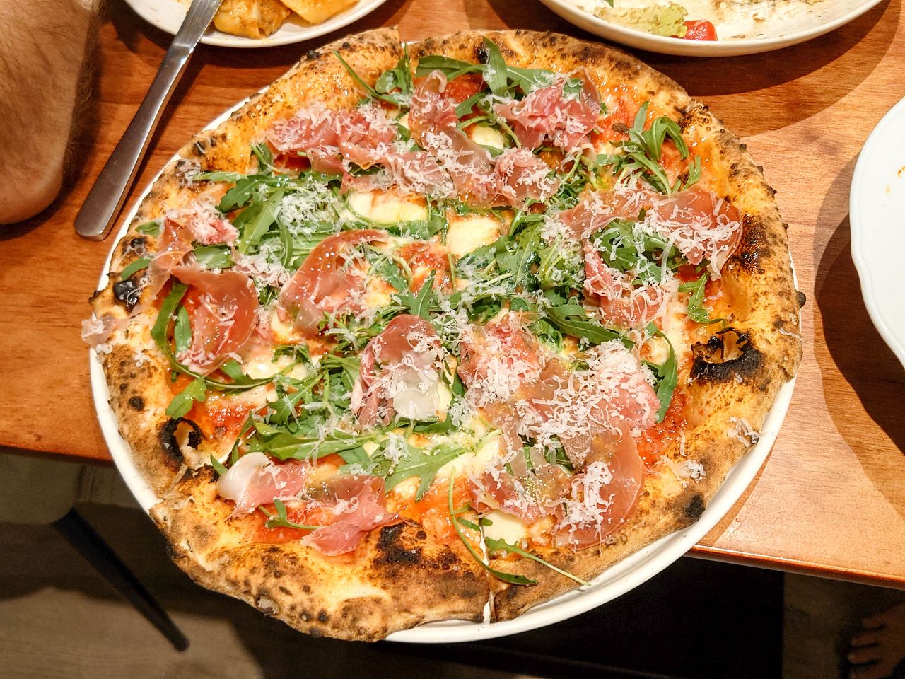 [食記][台北市] Gira Pizza 旋轉披薩 — 敦化北路巷弄內正統義式窯烤披薩專賣店