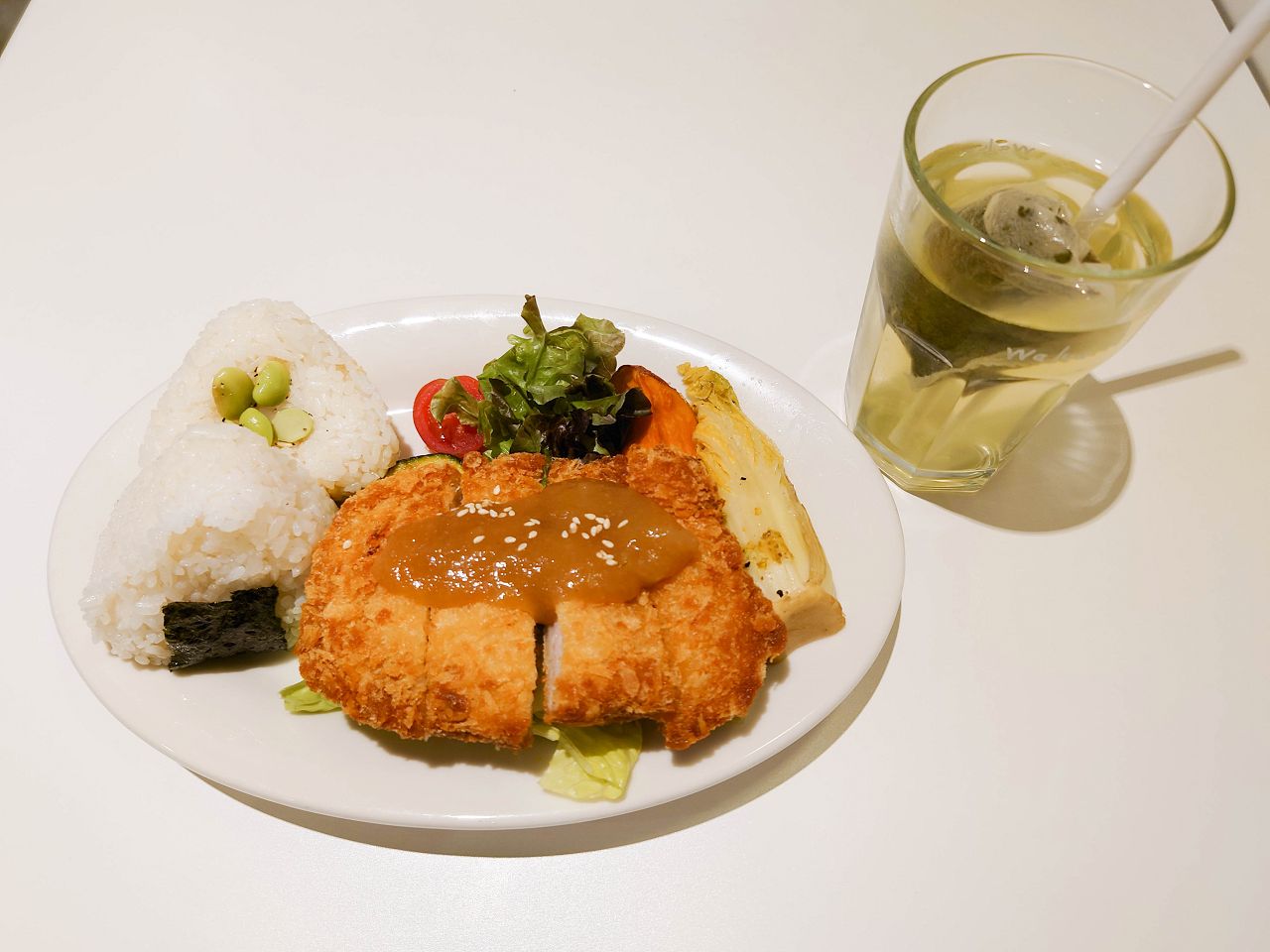 [食記][台北市] Cafe Waku — 老宅內改建的純白色系高質感簡約風咖啡廳
