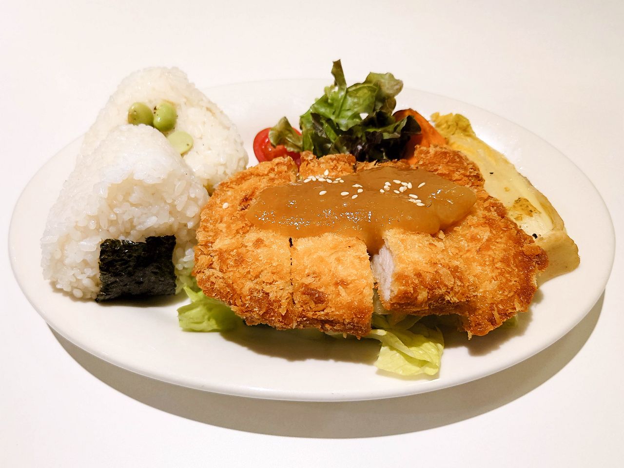 [食記][台北市] Cafe Waku — 老宅內改建的純白色系高質感簡約風咖啡廳