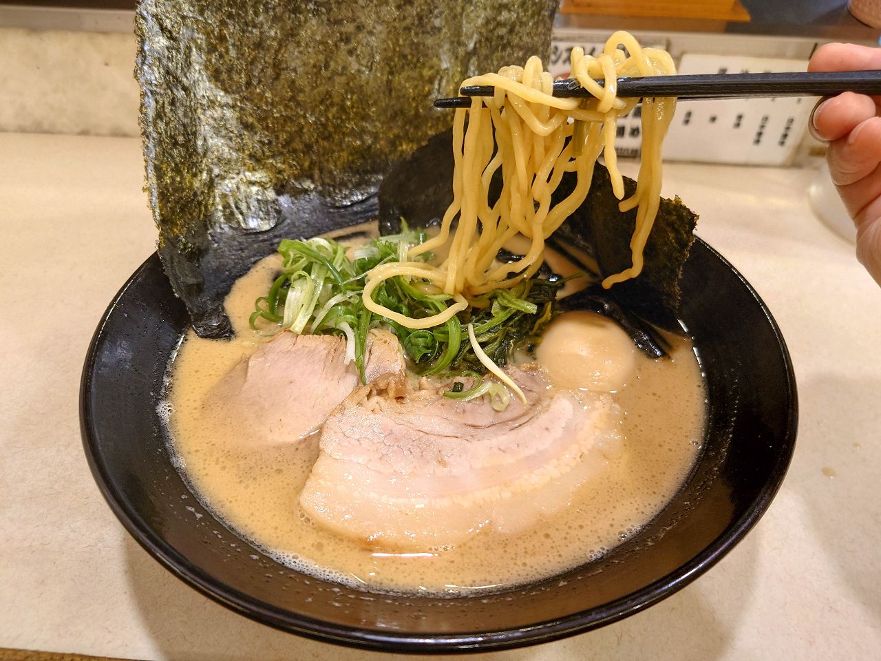 [食記][台北市] 橫濱家系拉麵 特濃屋 — 日籍老闆開的拉麵店，主打道地橫濱家系拉麵。