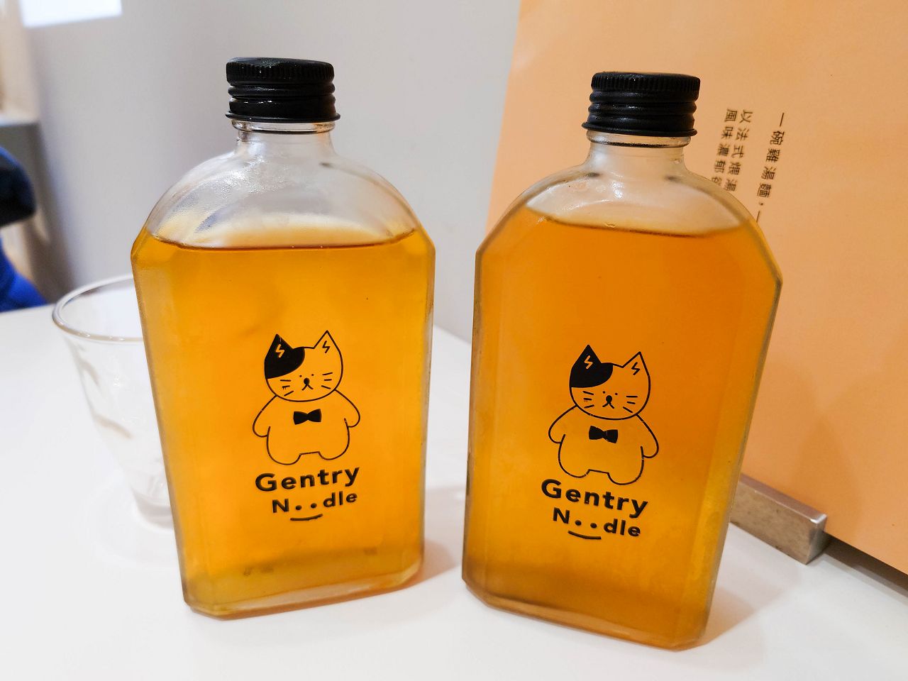 [食記][台北市] 仕紳品麵 Gentry Noodle — 加入法式煨雞湯的創意麵食，一麵二吃創新吃法。