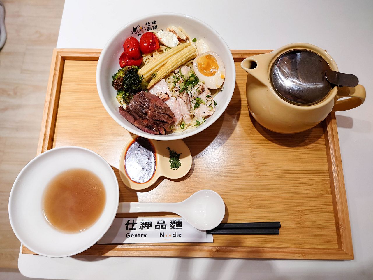 [食記][台北市] 仕紳品麵 Gentry Noodle — 加入法式煨雞湯的創意麵食，一麵二吃創新吃法。