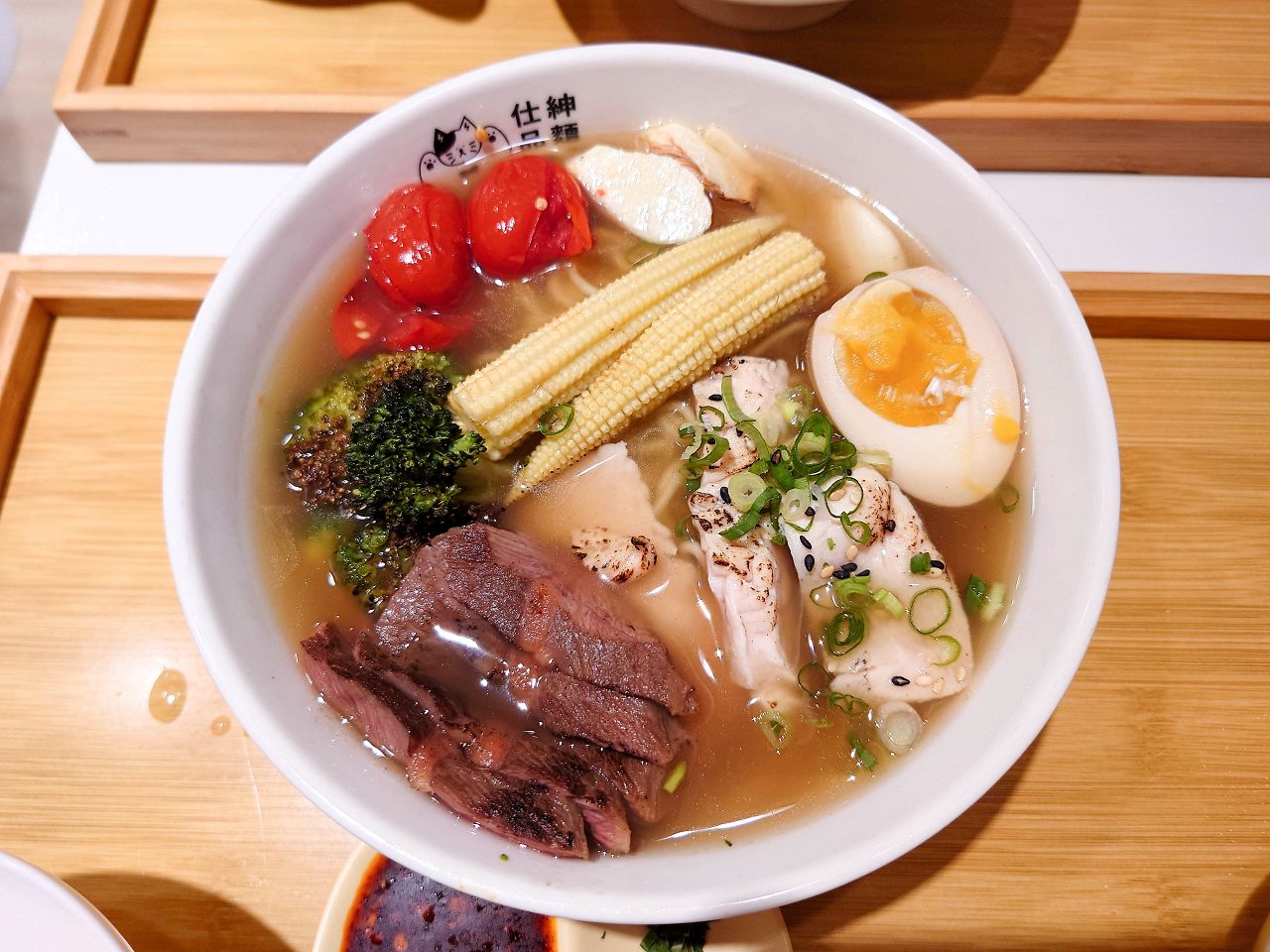 [食記][台北市] 仕紳品麵 Gentry Noodle — 加入法式煨雞湯的創意麵食，一麵二吃創新吃法。