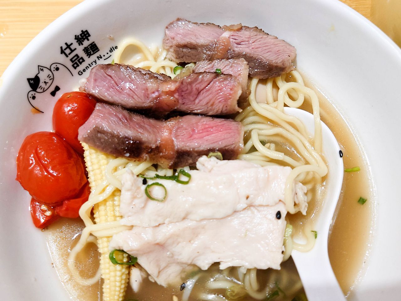 [食記][台北市] 仕紳品麵 Gentry Noodle — 加入法式煨雞湯的創意麵食，一麵二吃創新吃法。