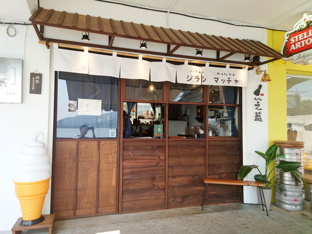 [食記][新北市][淡水區] 之藍じらん 抹茶販売店 — 淡水河畔旁抹茶專賣店，CP值高的抹茶甜點和飲品。