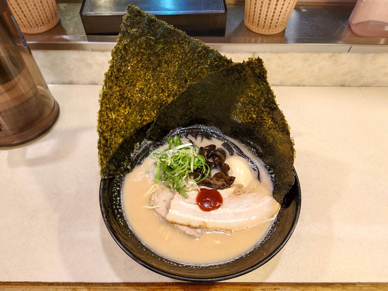 [食記][台北市] 橫濱家系拉麵 特濃屋 — 日籍老闆開的拉麵店，主打道地橫濱家系拉麵。