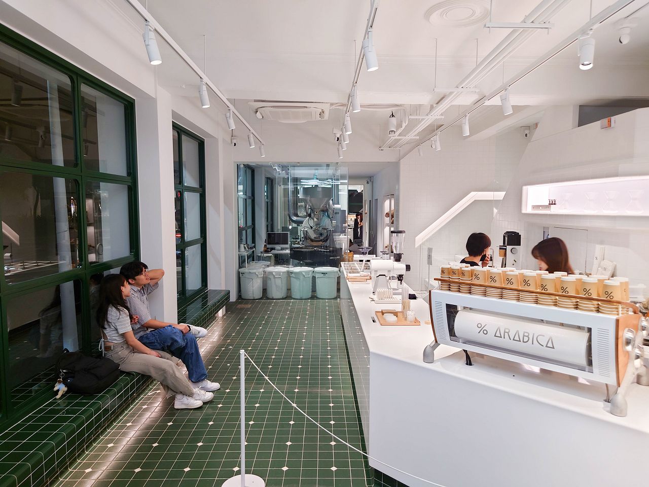 [食記][台北市] %Arabica 台北中山店 — 來自日本京都的咖啡名店在台灣的第二間店開在心中山線形公園旁，融合摩登和復古的白綠配色咖啡廳。