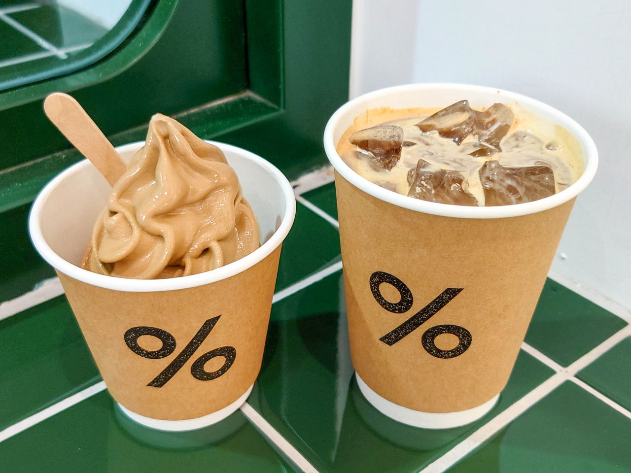[食記][台北市] %Arabica 台北中山店 — 來自日本京都的咖啡名店在台灣的第二間店開在心中山線形公園旁，融合摩登和復古的白綠配色咖啡廳。