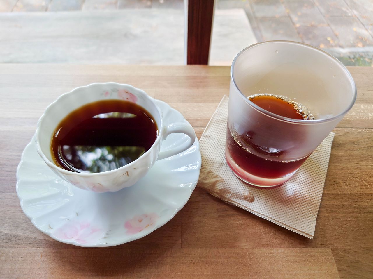 [食記][高雄市] 馤 咖啡。食作 — 左營高鐵站附近復古風格咖啡廳