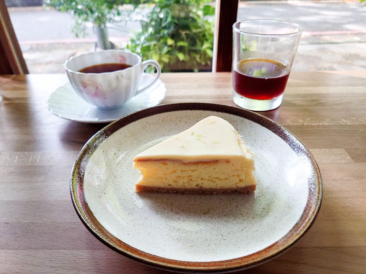 [食記][高雄市] 馤 咖啡。食作 — 左營高鐵站附近復古風格咖啡廳