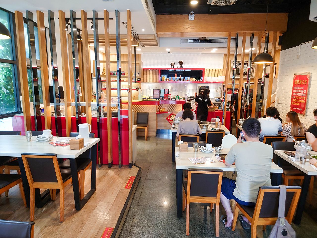 [食記][高雄市] 鴻泰興泰式料理 大昌旗艦店 — 老牌平價泰式料理餐廳，多人合享泰式合菜的好選擇。