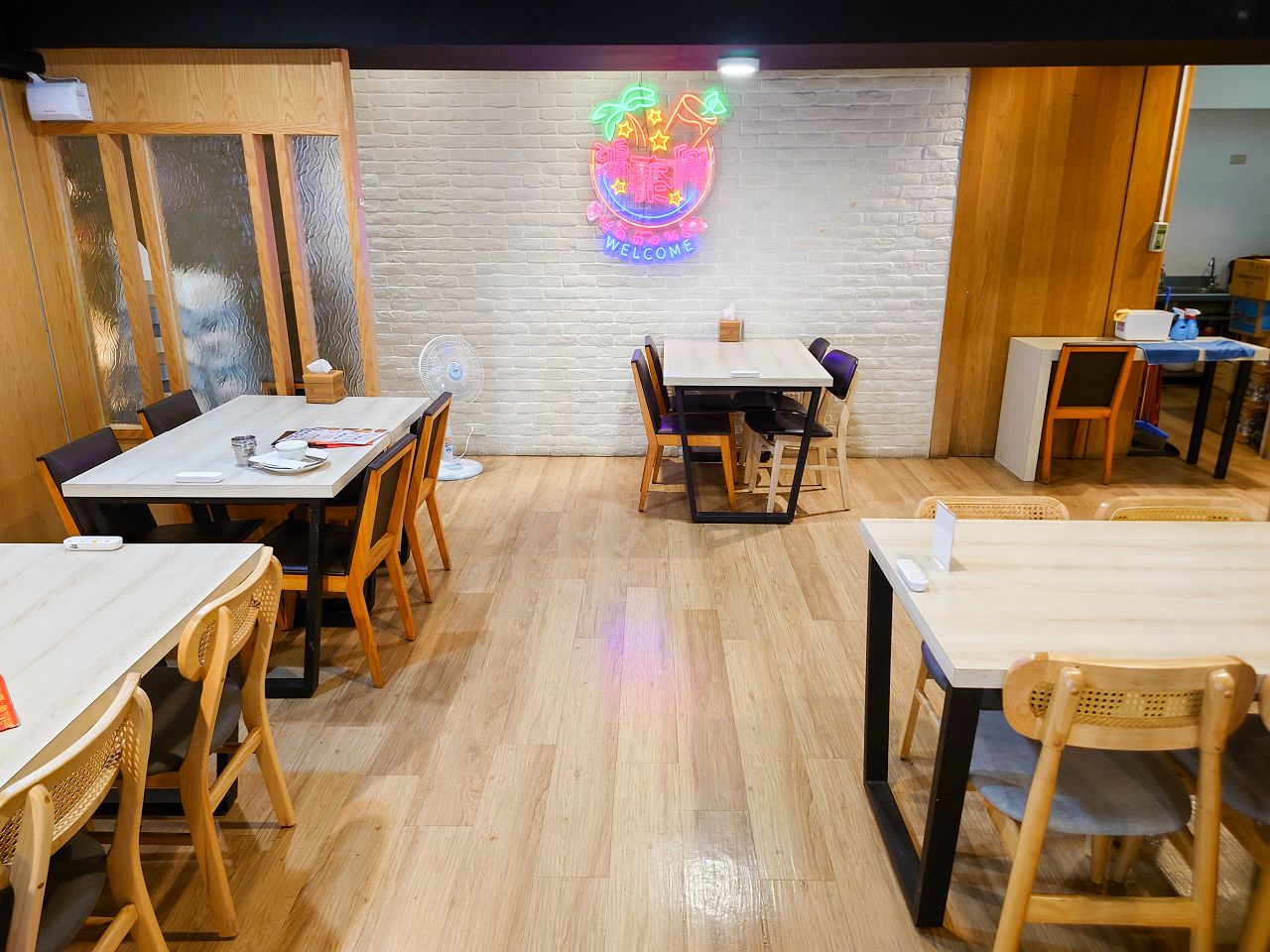 [食記][高雄市] 鴻泰興泰式料理 大昌旗艦店 — 老牌平價泰式料理餐廳，多人合享泰式合菜的好選擇。