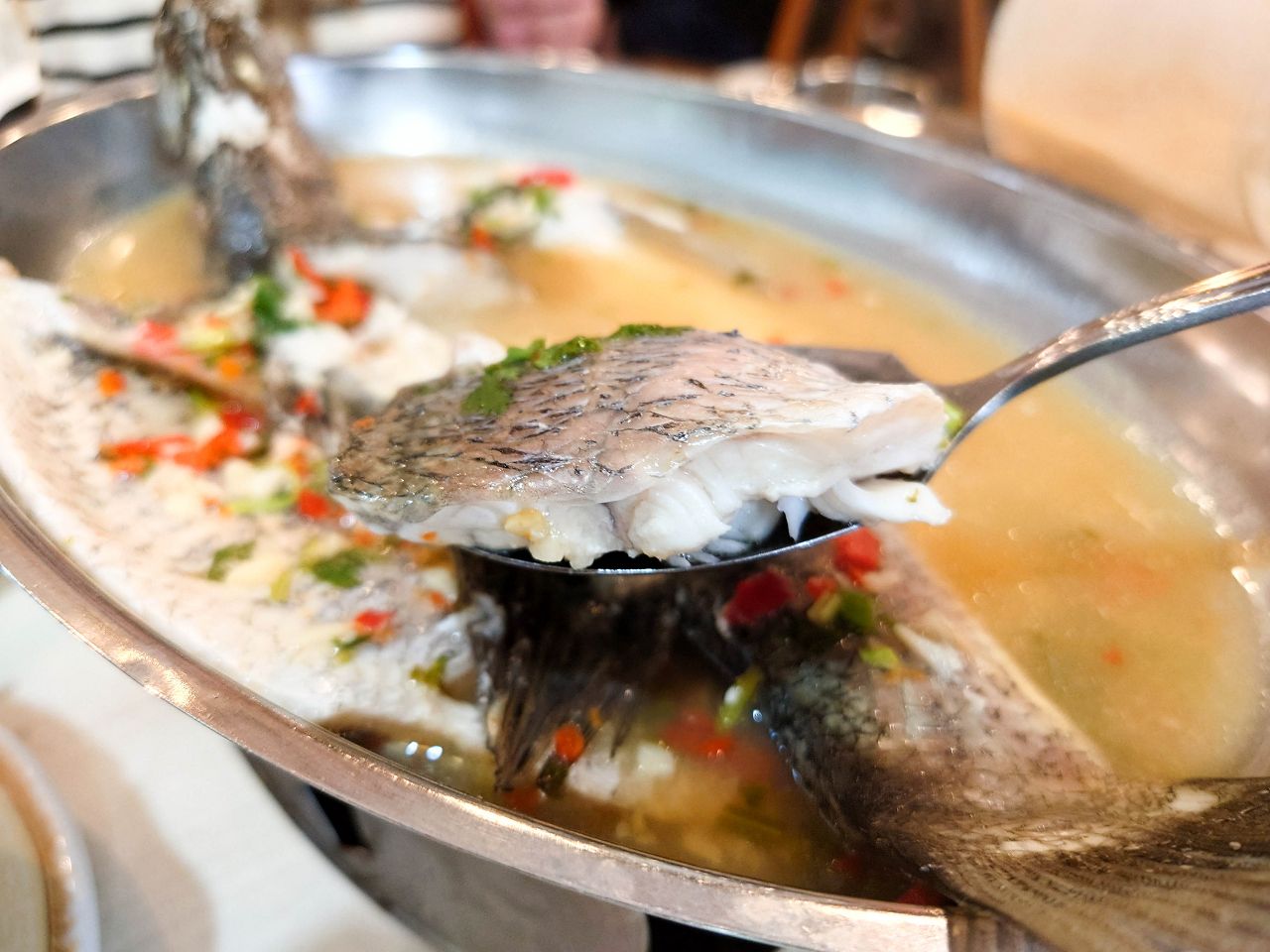 [食記][高雄市] 鴻泰興泰式料理 大昌旗艦店 — 老牌平價泰式料理餐廳，多人合享泰式合菜的好選擇。