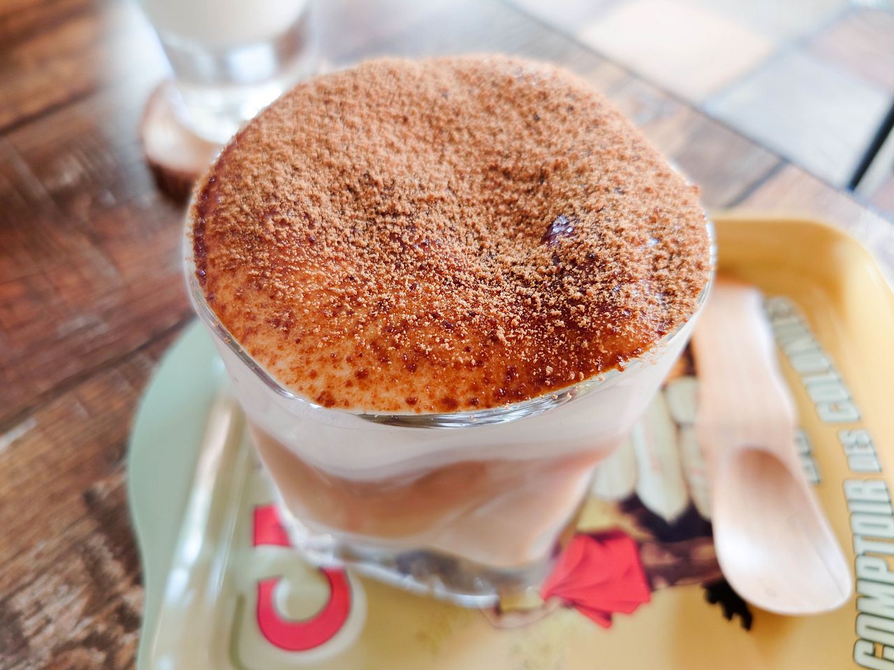 [食記][高雄市] Light 3 Cafe 亮三咖啡 & Little Little 少少蛋捲 — 九如路交流道附近巷弄內工業風咖啡廳，抹茶控必買小山園抹茶厚蛋捲。