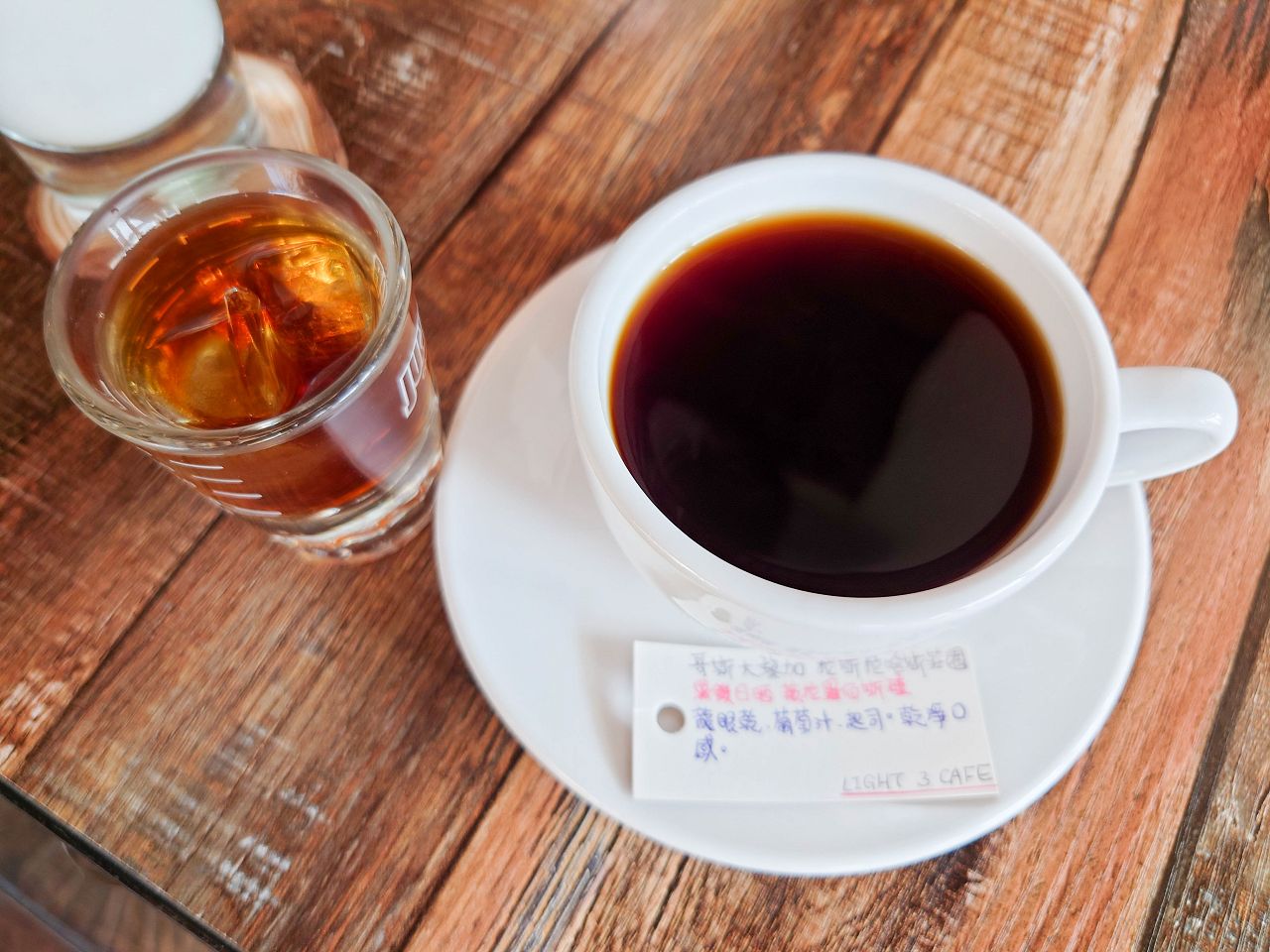 [食記][高雄市] Light 3 Cafe 亮三咖啡 & Little Little 少少蛋捲 — 九如路交流道附近巷弄內工業風咖啡廳，抹茶控必買小山園抹茶厚蛋捲。