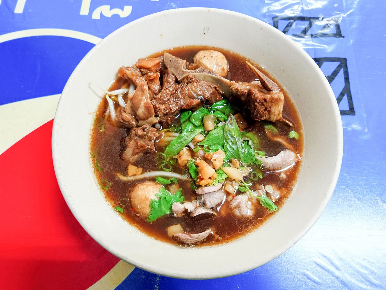 [食記][高雄市] 大城老船麵 復橫總店 — 南華市場附近正統道地泰國街頭船麵和泰式小吃