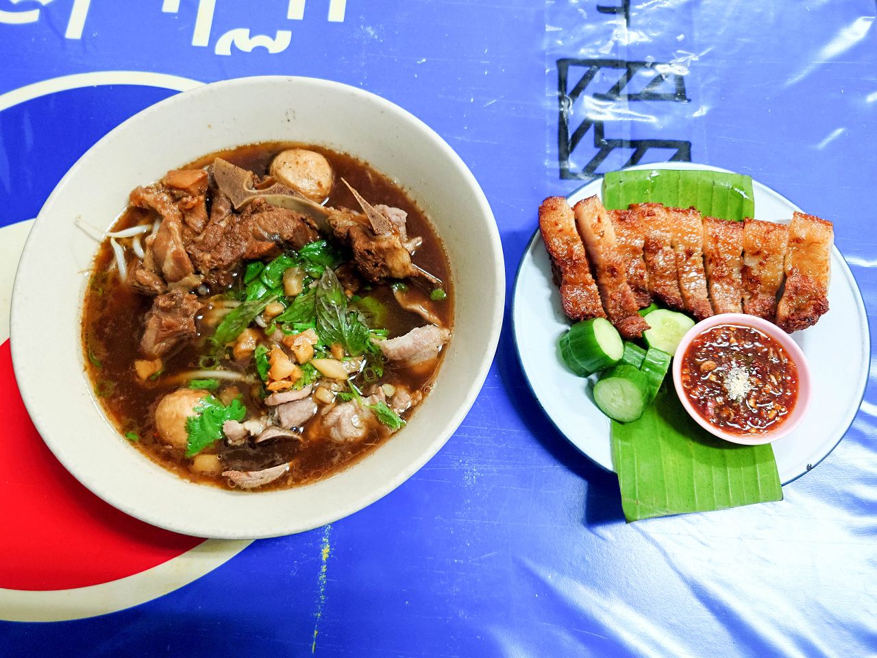 [食記][高雄市] 大城老船麵 復橫總店 — 南華市場附近正統道地泰國街頭船麵和泰式小吃