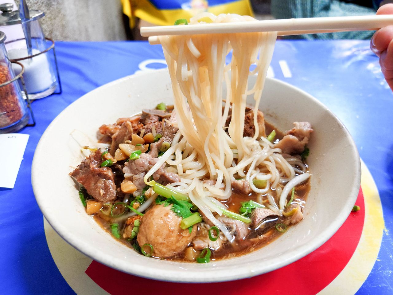 [食記][高雄市] 大城老船麵 復橫總店 — 南華市場附近正統道地泰國街頭船麵和泰式小吃