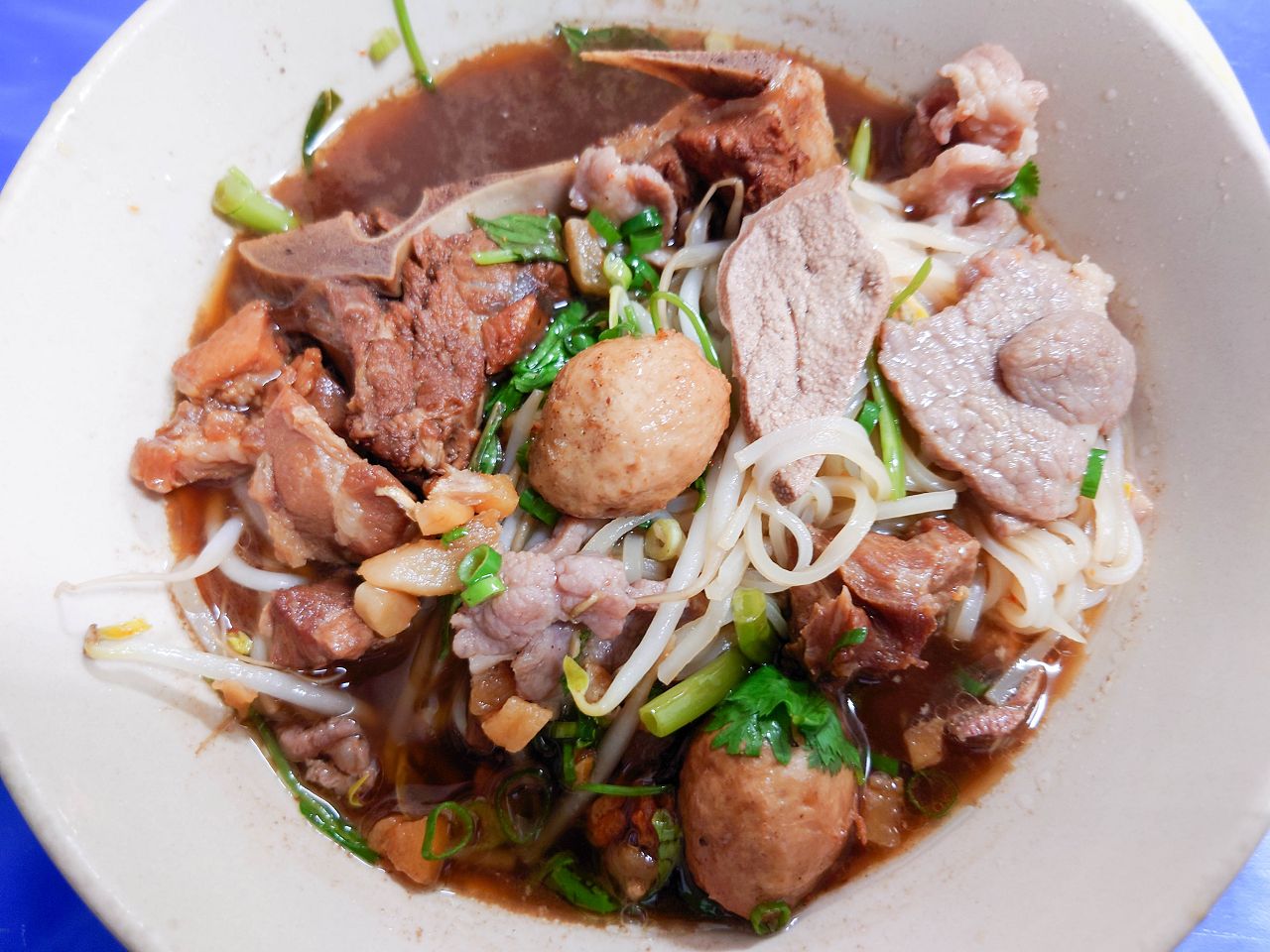 [食記][高雄市] 大城老船麵 復橫總店 — 南華市場附近正統道地泰國街頭船麵和泰式小吃