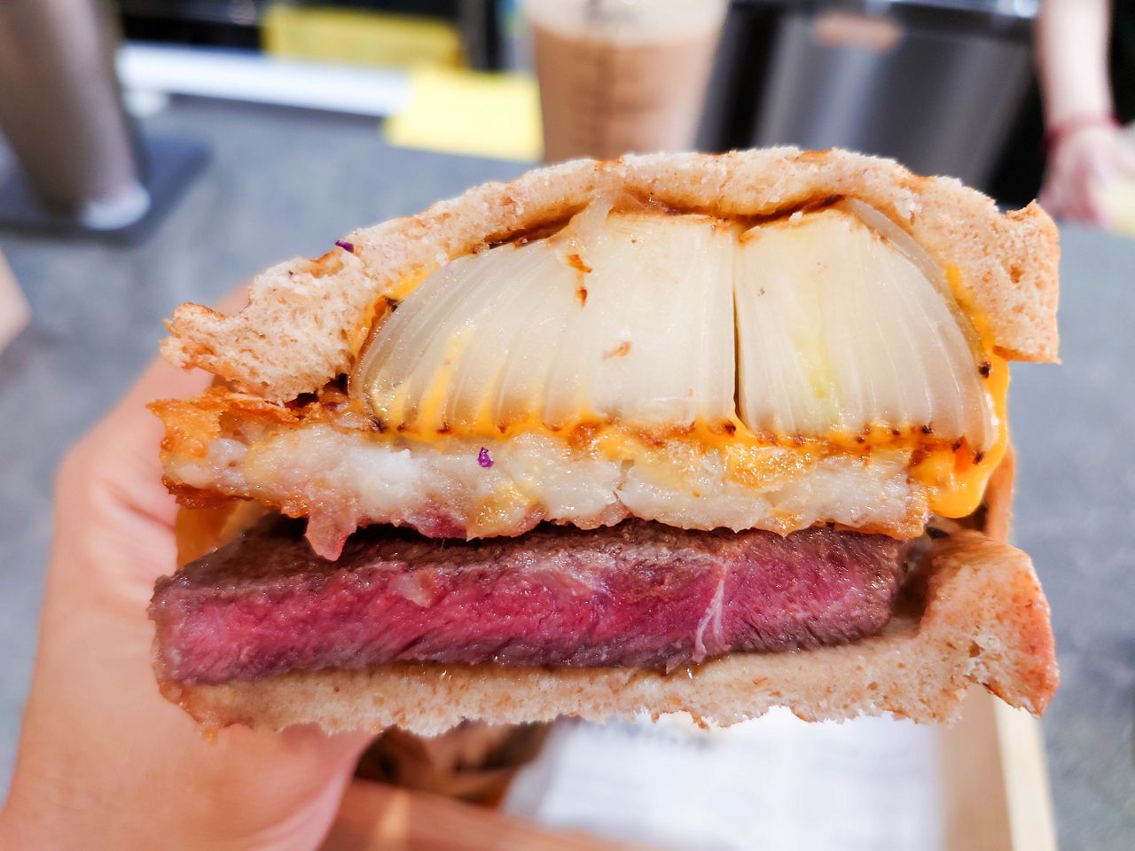 [食記][高雄市] 肉sandwich 高雄林森店 — 北部知名三明治早午餐專賣店來高雄開分店，口味有創意而且份量充足的三明治。