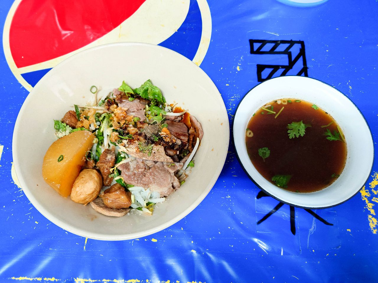 [食記][高雄市] 大城老船麵 復橫總店 — 南華市場附近正統道地泰國街頭船麵和泰式小吃