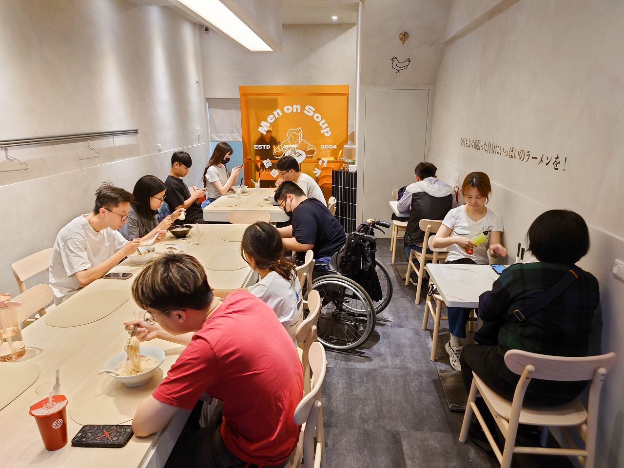 [食記][高雄市] Men on Soup 鶏白湯ラーメン (已歇業) — 明誠路上新開日本籍師傅經營的雞白湯拉麵專賣店
