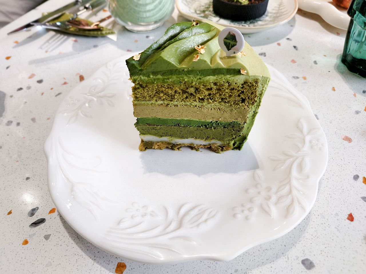 [食記][新北市][新莊區] 漂夢島甜點 — 甜點工作室起家在新北產業園區站附近擁有新店面，綠色系自然主題甜點咖啡廳，抹茶控必訪新點。