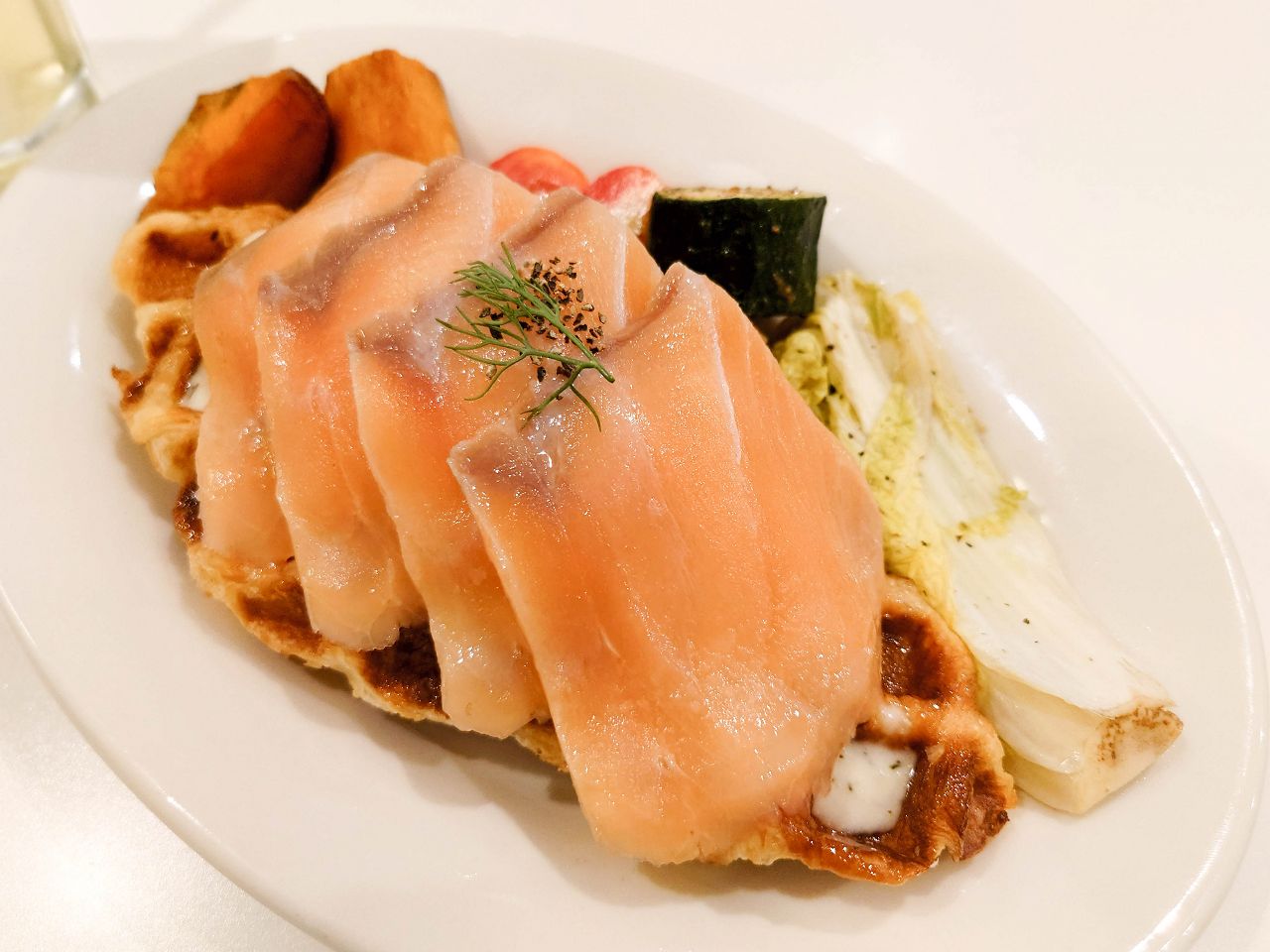 [食記][台北市] Cafe Waku — 老宅內改建的純白色系高質感簡約風咖啡廳